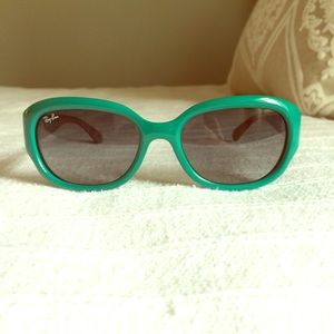 Ray-Ban Sunglasses 🕶 trendy Green & Gray